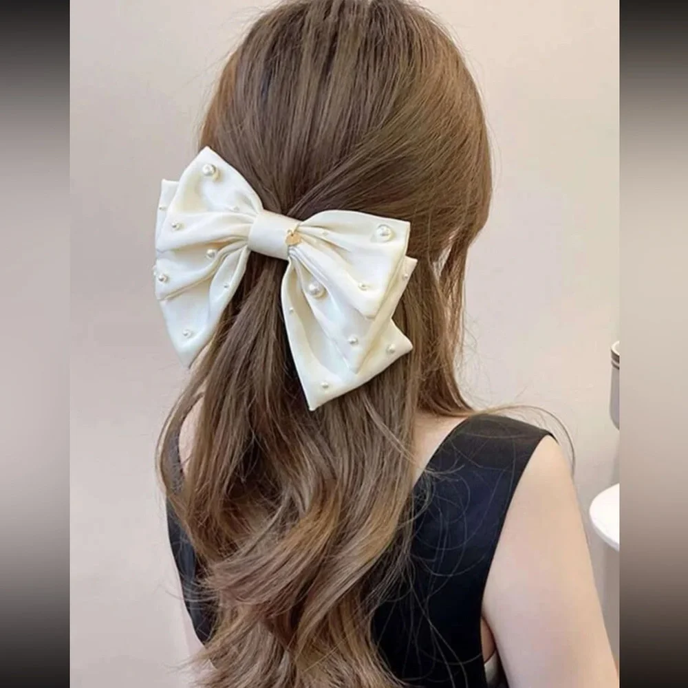 Off white / ivory bow with pearls French clip - Picture 3 of 4